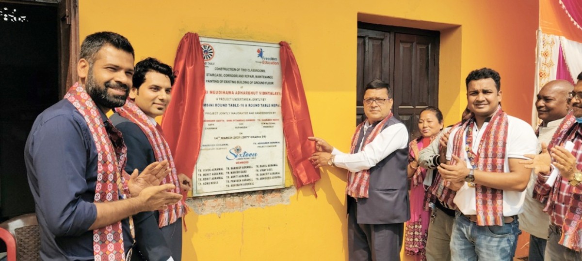 विद्यालयलाइ दुईकोठे भवन हस्तान्तरण