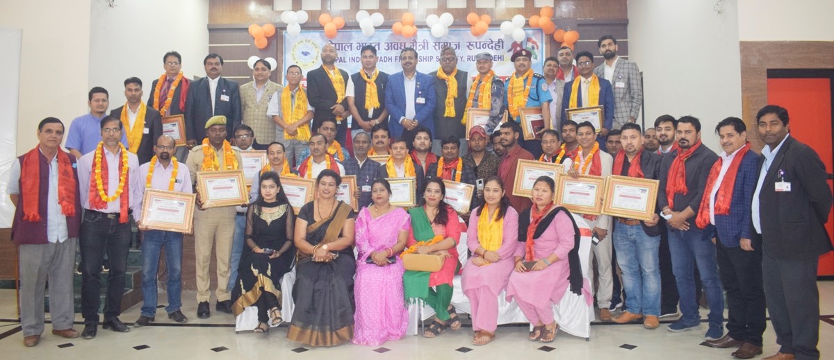 कोरोना महामारीको समयमा सक्रिय सेवा गर्ने सम्मानित (फाेटाेफिचर सहित)