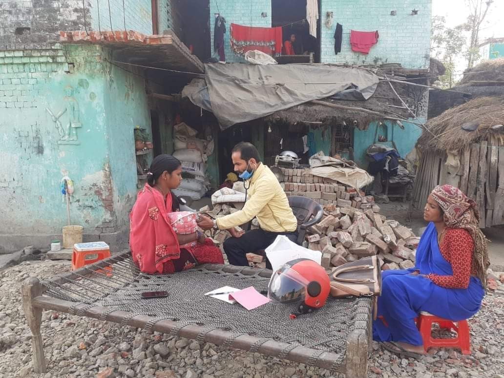 स्तनपान आमा कार्यक्रम लिएर घरदैलोमा सियारी