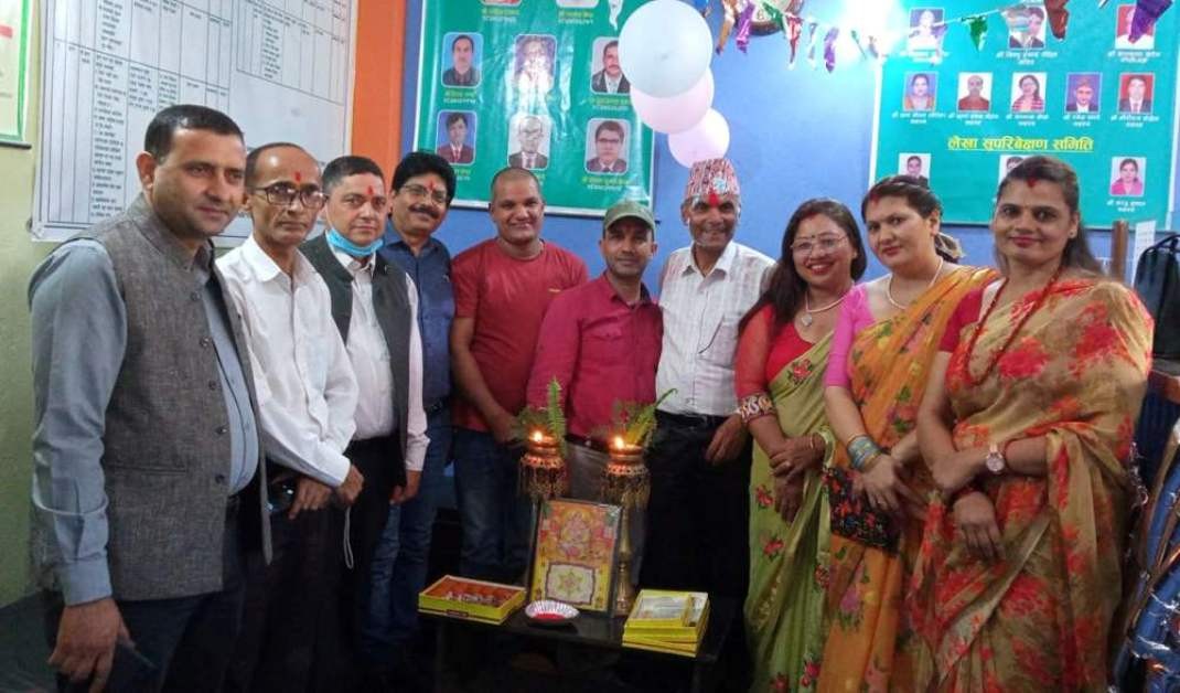 एकता सहकारीको स्थापना दिवसमा रक्तदान, बटुकहरुलाई शैक्षिक सामग्री