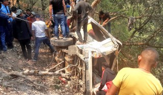 स्वर्गद्वारी जाँदै गरेकाे जिप दुर्घटना, तीन जनाको ज्यान गयो