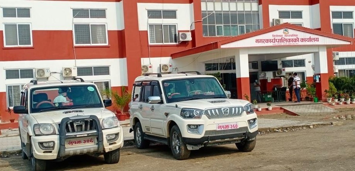 मेयर र उपमेयरले दिए संक्रमित बोक्न आफू चढ्ने गाडी