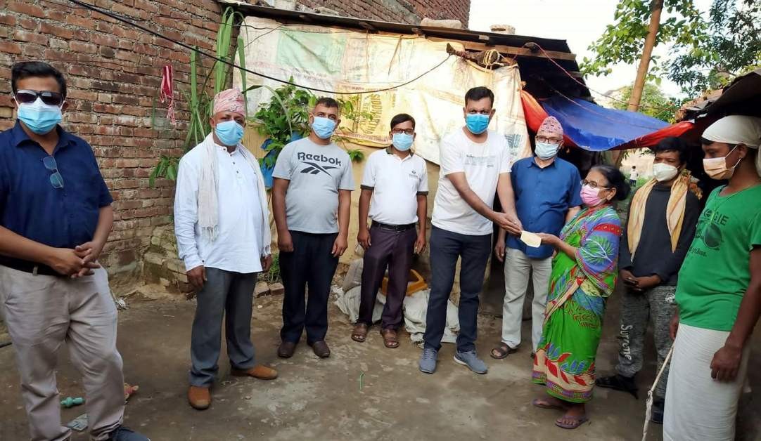 पत्रकार चौधरीको परिवारलाई चौतारी र नगरपालिकाको सहकार्यमा एकलाख सहयोग