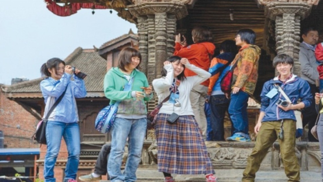 निषेधाज्ञाका कारण विदेशी पर्यटक घटे ।