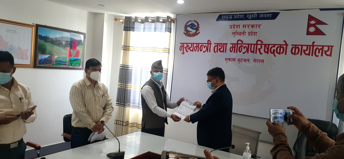 सञ्चार विधेयक पुर्नलेखनको माग :पत्रकार महासंघ रुपन्देहीद्वारा मुख्यमन्त्रीलाई ज्ञापनपत्र