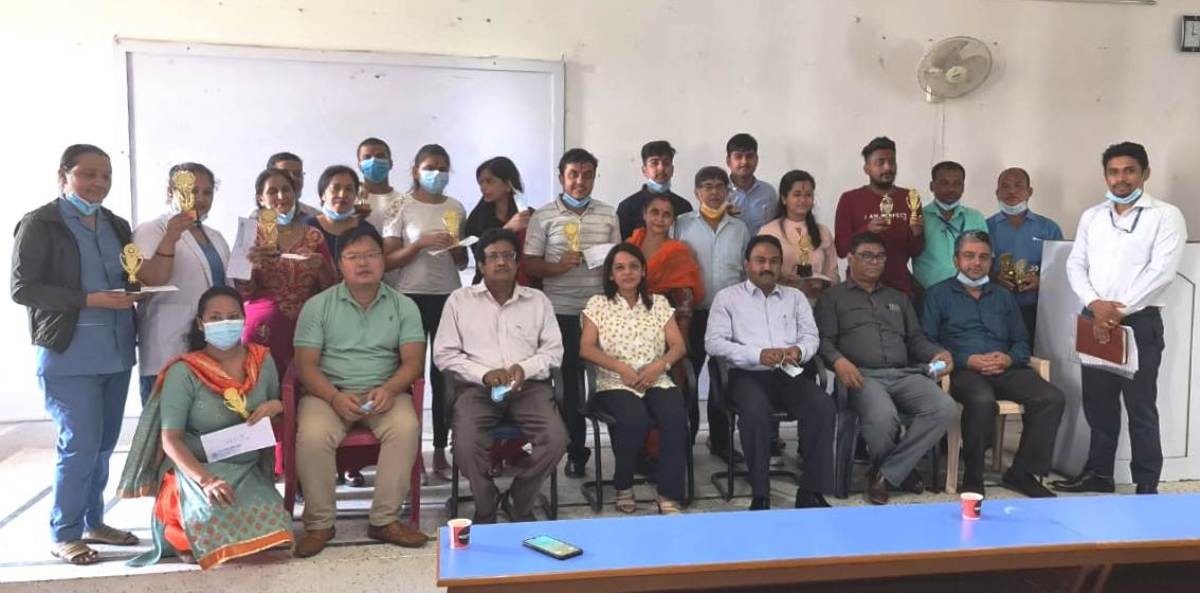 युनिभर्सल मेडिकल कलेजद्वारा दर्जन बढीलाई छात्रवृत्रि