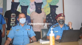 खाद्यन्न लुटपाट गरी चालक हत्या गर्ने चारजनालाई रुपन्देही प्रहरीद्वारा पक्राउपछि सार्वजनिक