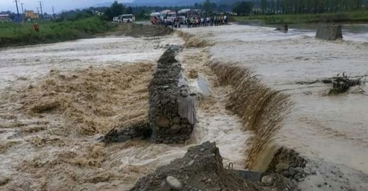 बाढी, पहिरोमा  १ सय ११ जनाको ज्यान गयो, ३७ जना बेपत्ता