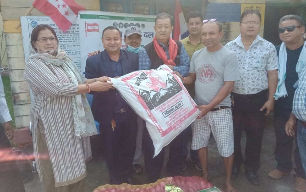 तरुण दलको स्थापना दिवसमा खाद्यान्न बितरण 