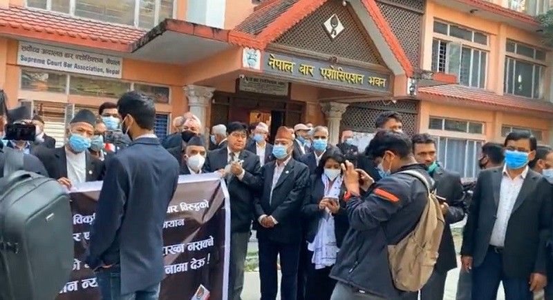 न्यायाधीशहरु र बार एसोसिएशनबीच छलफल