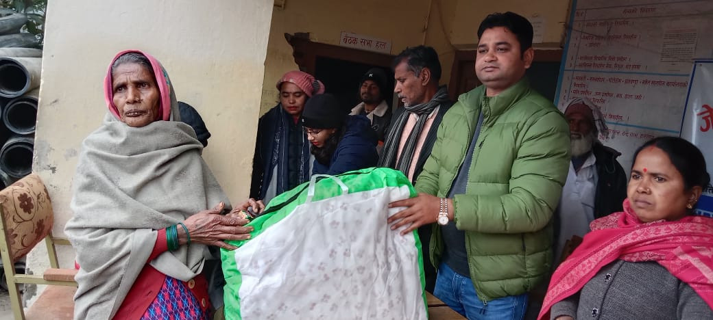 रोहिणी गाउँपालिकाद्वारा जेष्ठ नागरिकलाई कम्बल बितरण
