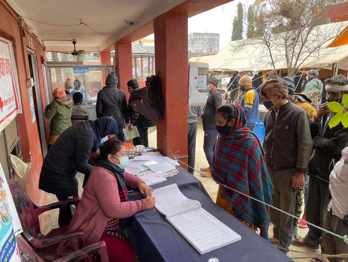 वेलहीया नाका हुंदै नेपाल प्रबेश गर्नेहरुमा कोरोना संक्रमण बढ्दो , एकै दिन ३५  जनामा पोजेटिभ ।
