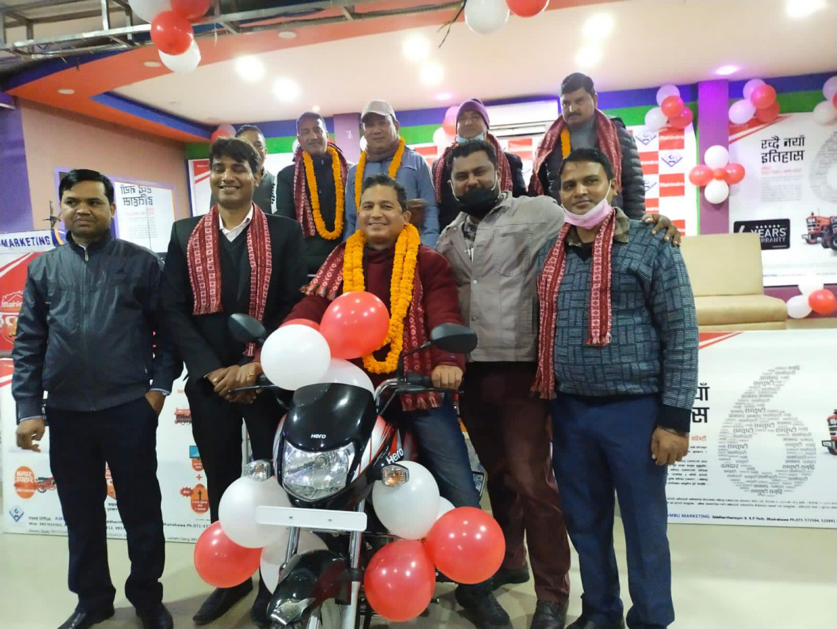 महिन्द्राको लक्की ड्र मा  प्युठानका भरतले जिते मोटरसाईकल