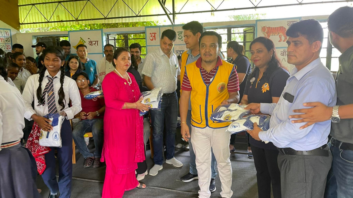 लायन्स प्रोग्रेसिव र लेडीयुथद्धारा बिध्यार्थीहरुलाई पोसाक वितरण