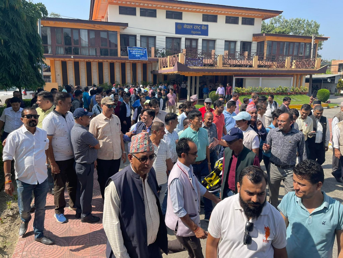 रुपन्देहीका बिभिन्न ५० वटा उद्योगी–व्यवसायी संस्थाद्धारा अत्यधिक व्याज बृद्धिको बिरोधमा बिरोध प्रदर्शन