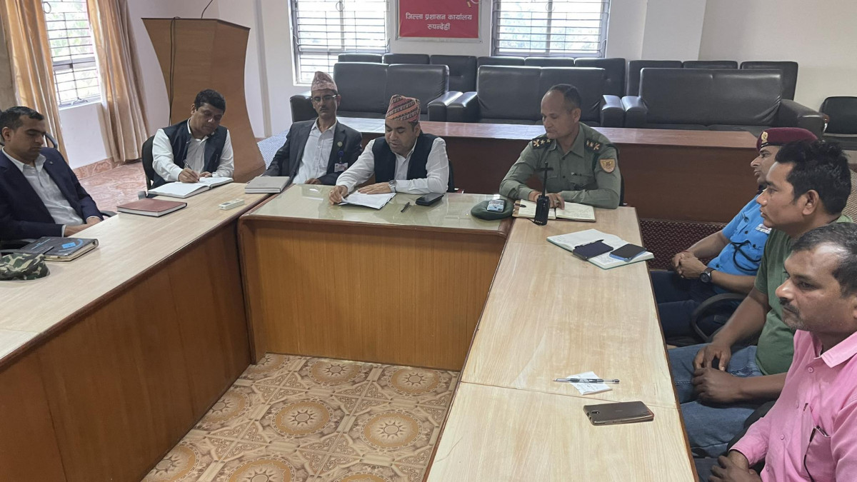आज देखी बुटवल पाल्पा सडकखण्ड दैनीक ९ घण्टा अबरुद्ध , बैकल्पीक वेलवास दोभान सडक प्रयोग गर्न रुपन्देहीका प्रमुख जिल्ला अधिकारीको सुझाव ।