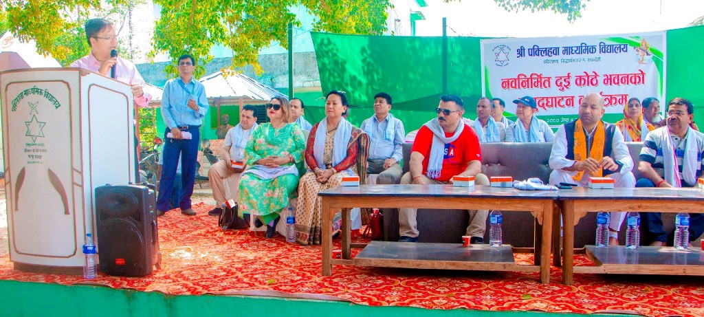 पक्लिहवा माध्यमिक विद्यालयमा नवनिर्मित भवनको उद्घाटन