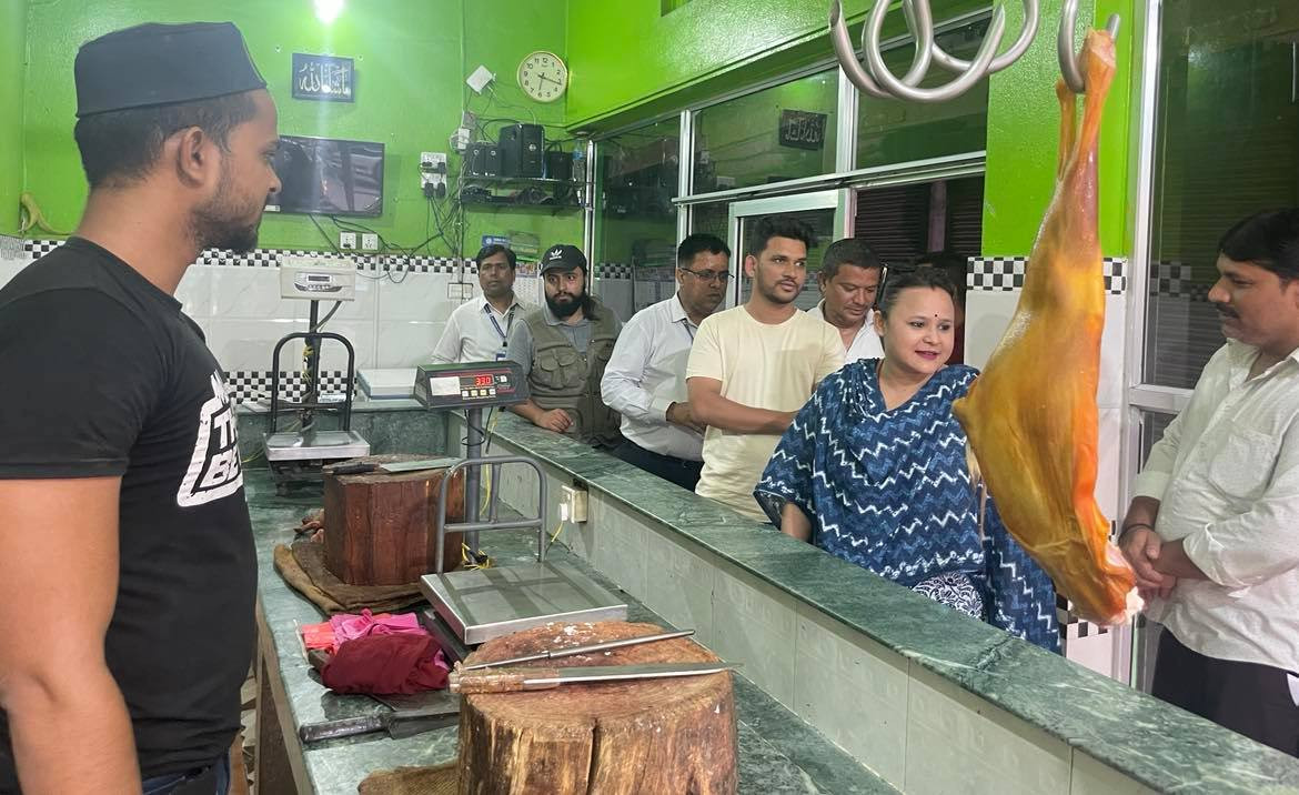 भैरहवाका मासु पसलहरुमा नगरपालिकाको अनुगमन