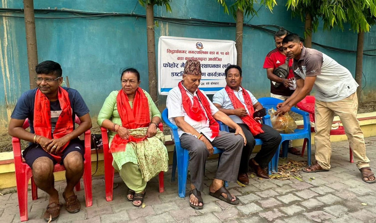 सिद्धार्थनगर–१२ द्धारा डस्टबिन वितरण