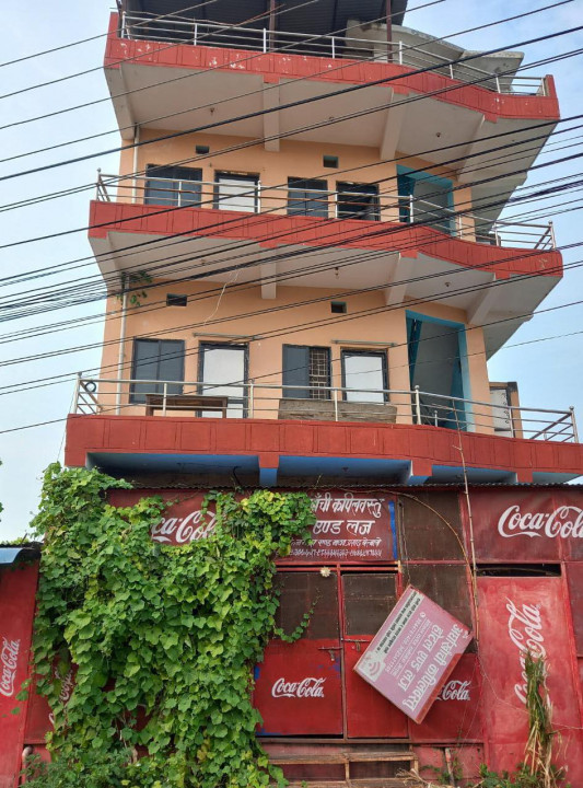 रुपन्देहीका होटल ब्यावसायीहरु संकटमा , घिरौलाका लहराले छोपिन थाले होटल