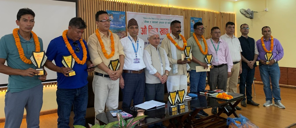 कृषिजन्यखाद्य वस्तु उत्पादनमा योगदान गरेका किसान पुरस्कृत