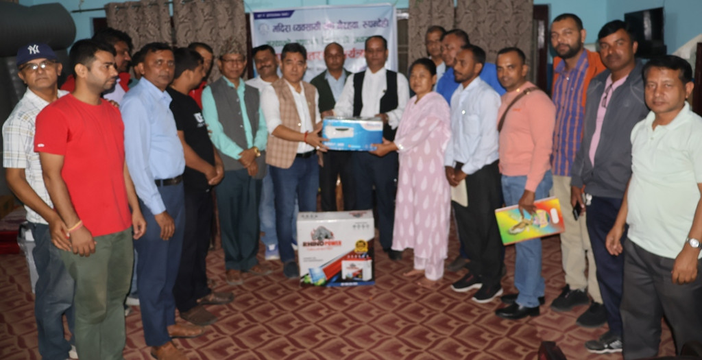 मदिरा व्यवसायी संघ भैरहवाद्धारा स्थापना दिवसको अवसरमा राहत वितरण