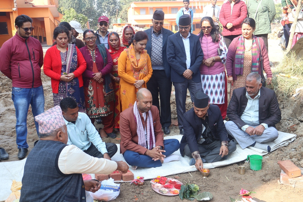 भानु माविमा निर्माण हुने चारकोठे भवनको गृहमन्त्री पाण्डेयद्वारा शिलान्यास