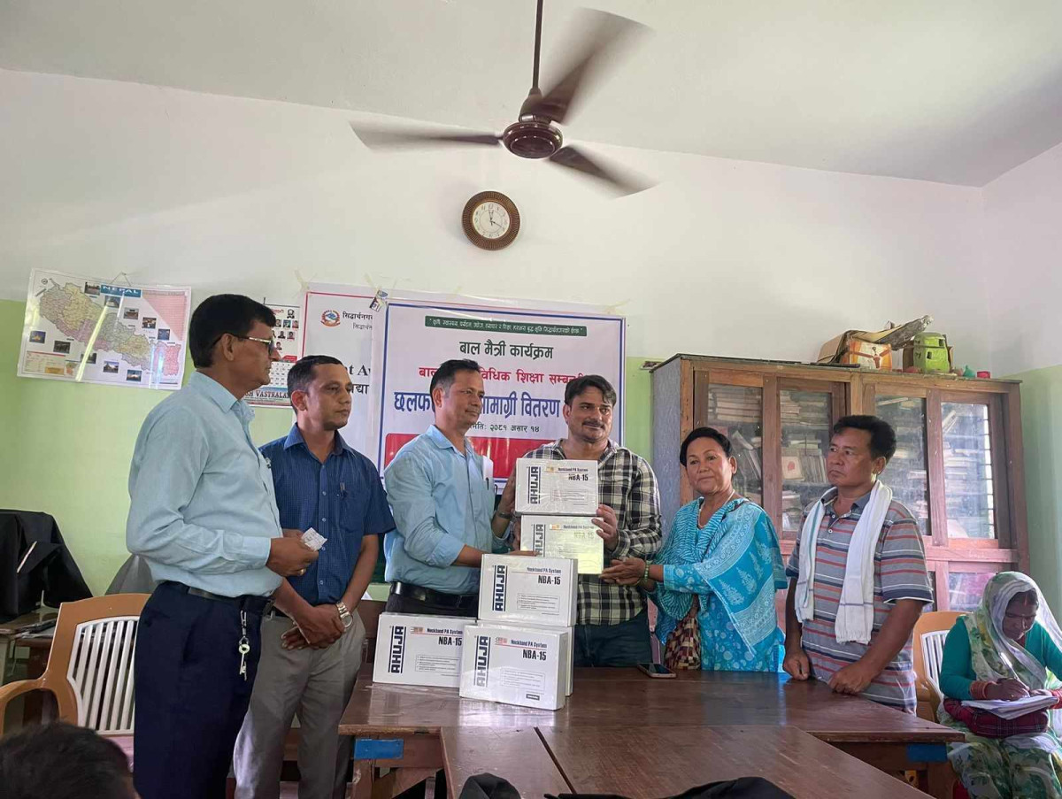 वडा नं. १ द्वारा पक्लिहवा मा.वि.लाई बालमैत्री प्राविधिक सामग्री हस्तान्तरण