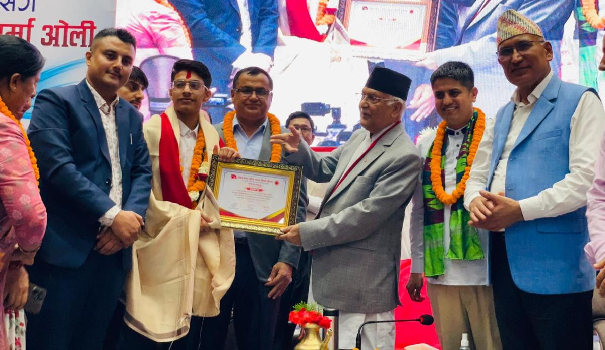 अनेरास्ववियू रुपन्देहीद्धारा एसइई परीक्षमा उत्तीर्ण विद्यार्थीलाई सम्मान, एसइईमा मौका परीक्षा दिने विद्यार्थीलाई केपी ओलीको अनलाइन कक्षा