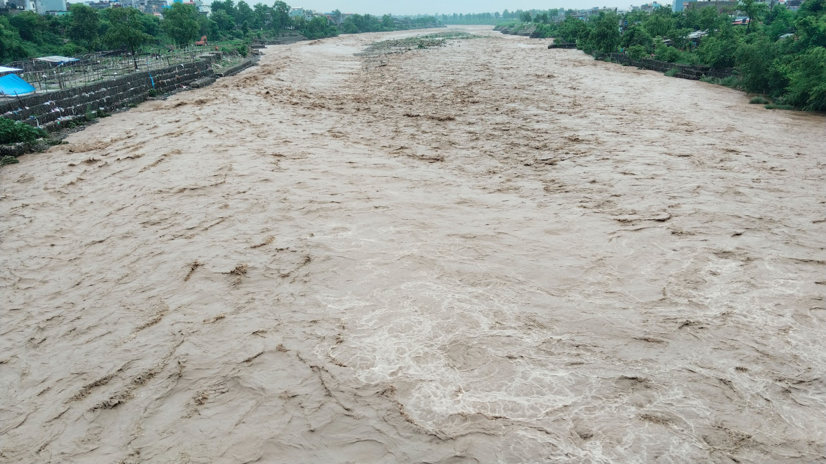बाढी, पहिरो र डुबानमा परेर २ दिनमै १४ जनाको मृत्यु