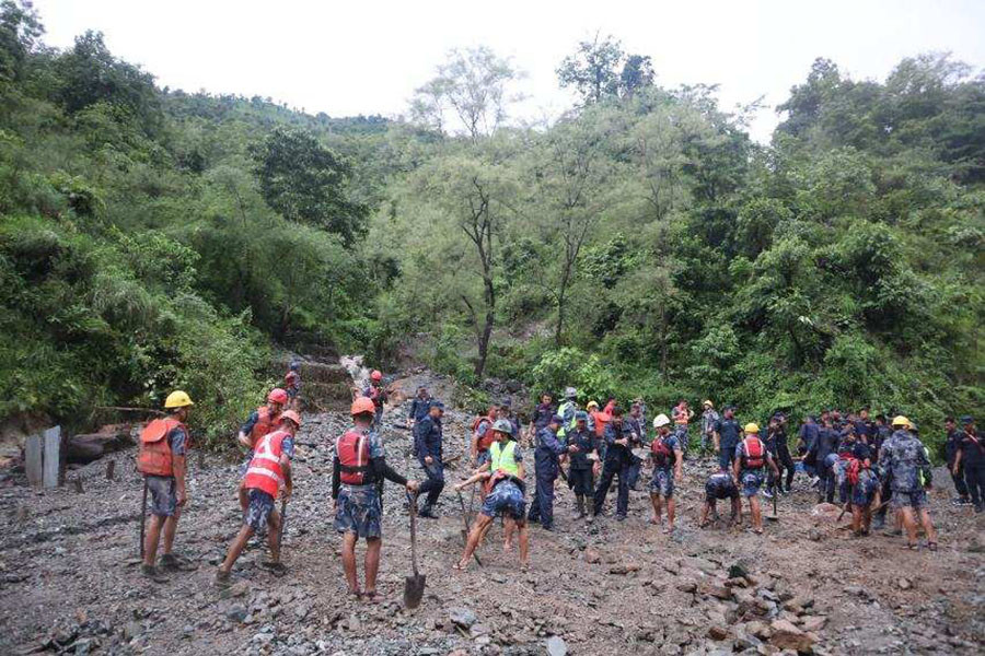 त्रिशुलीमा बेपत्ता बस र यात्रुको खोजी आजपनि जारी