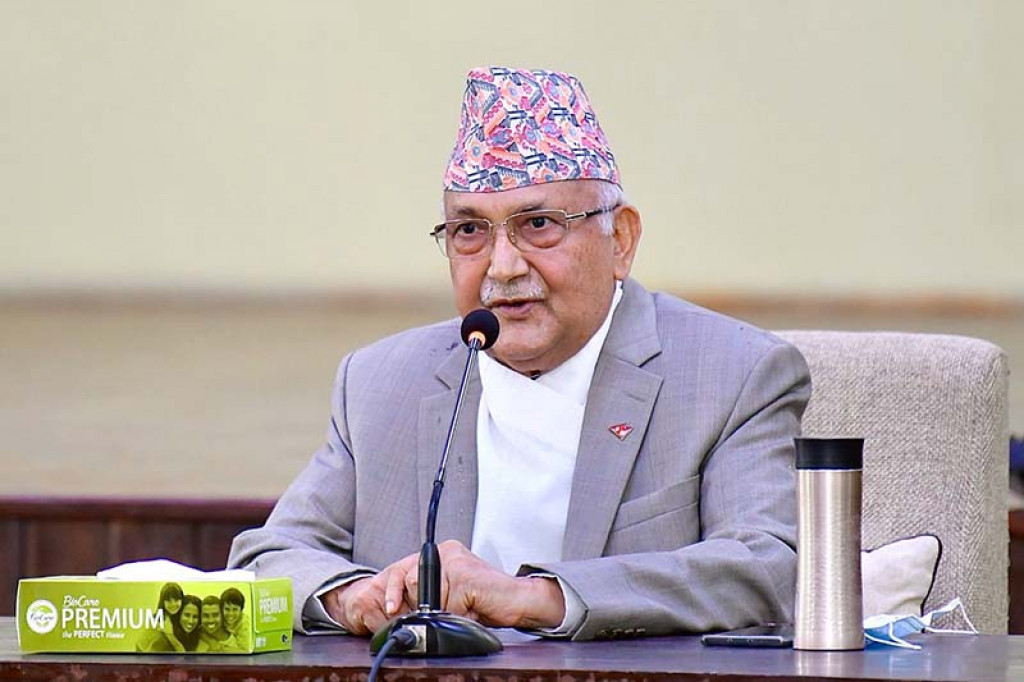 प्रधानमन्त्रीले बिजुली महसुल विवादबारे उद्योगी र सरकारी निकायसँग छलफल गर्दै