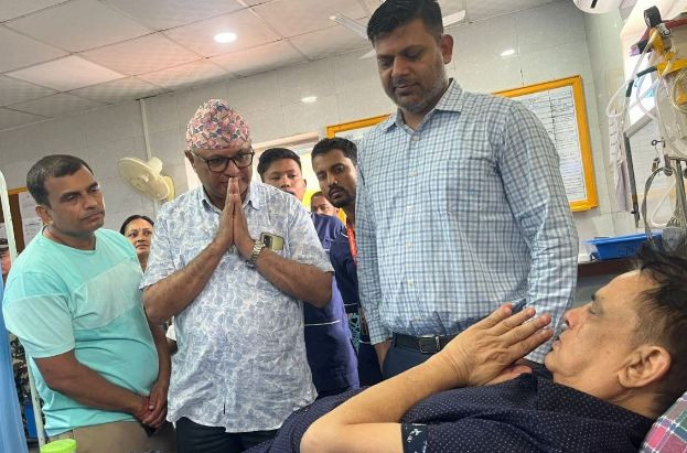 हास्य कलाकार हरिवंश आचार्य अस्पताल भर्ना