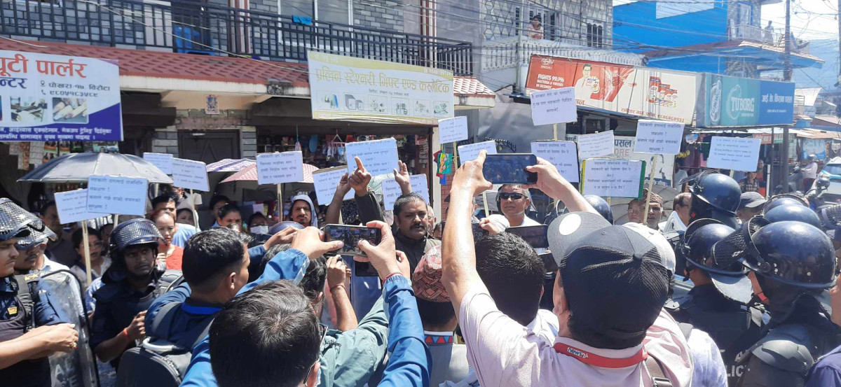 पोखरामा रवि लामिछानेविरुद्ध कालोझण्डा र नाराबाजी
