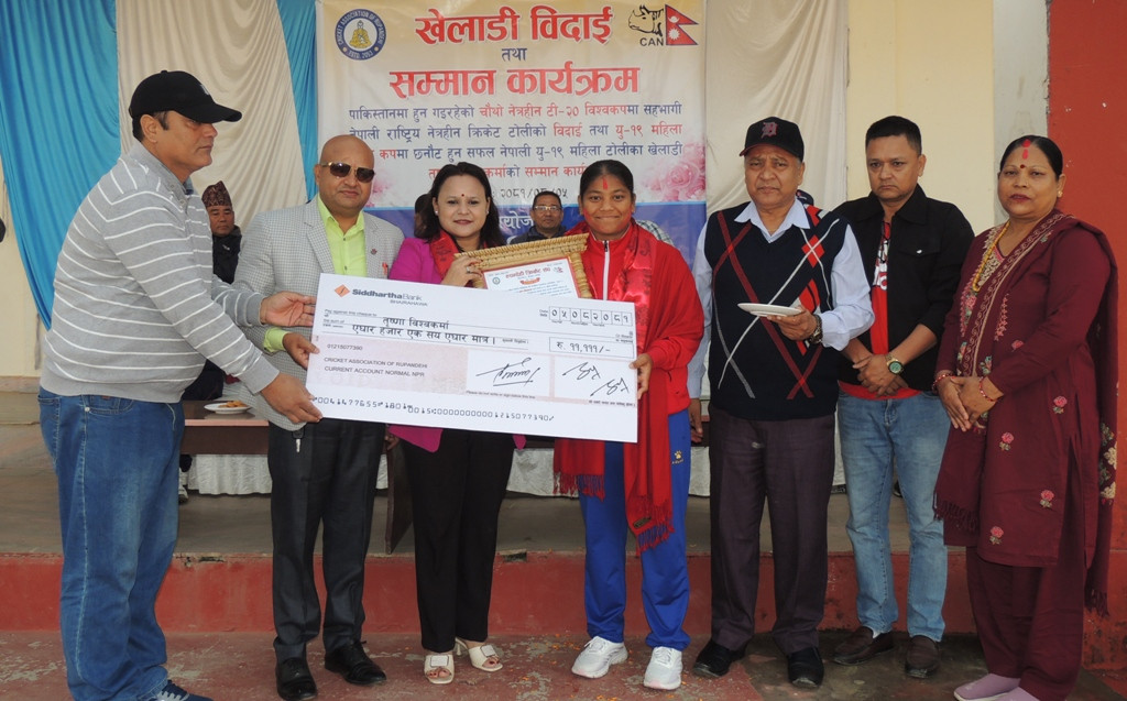 यू–१९ महिला  क्रिकेटर तृष्णा विश्वकर्मालाई भैरहवामा नगदसहित सम्मान