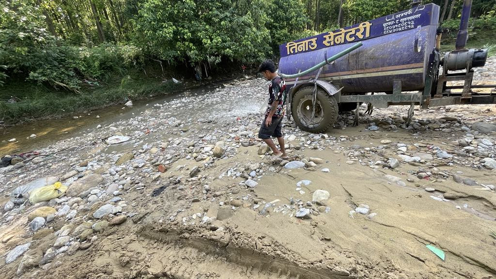 सार्वजनिक स्थलमा मानव मलमुत्र फाल्नदिए वापत महिनावारी पैसा उठाउदै शिवनगर समुदायिक वन