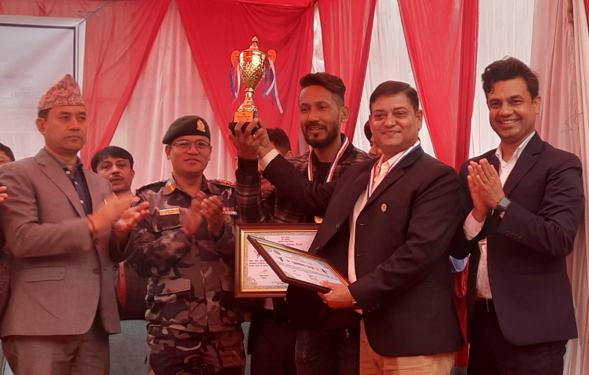 कर सप्ताहमा ब्याडमिन्टनमा   सिद्धार्थ उद्योग वाणिज्य सङ्घका घिमिरे र क्षेत्रीको जोडीलाई उपाधि