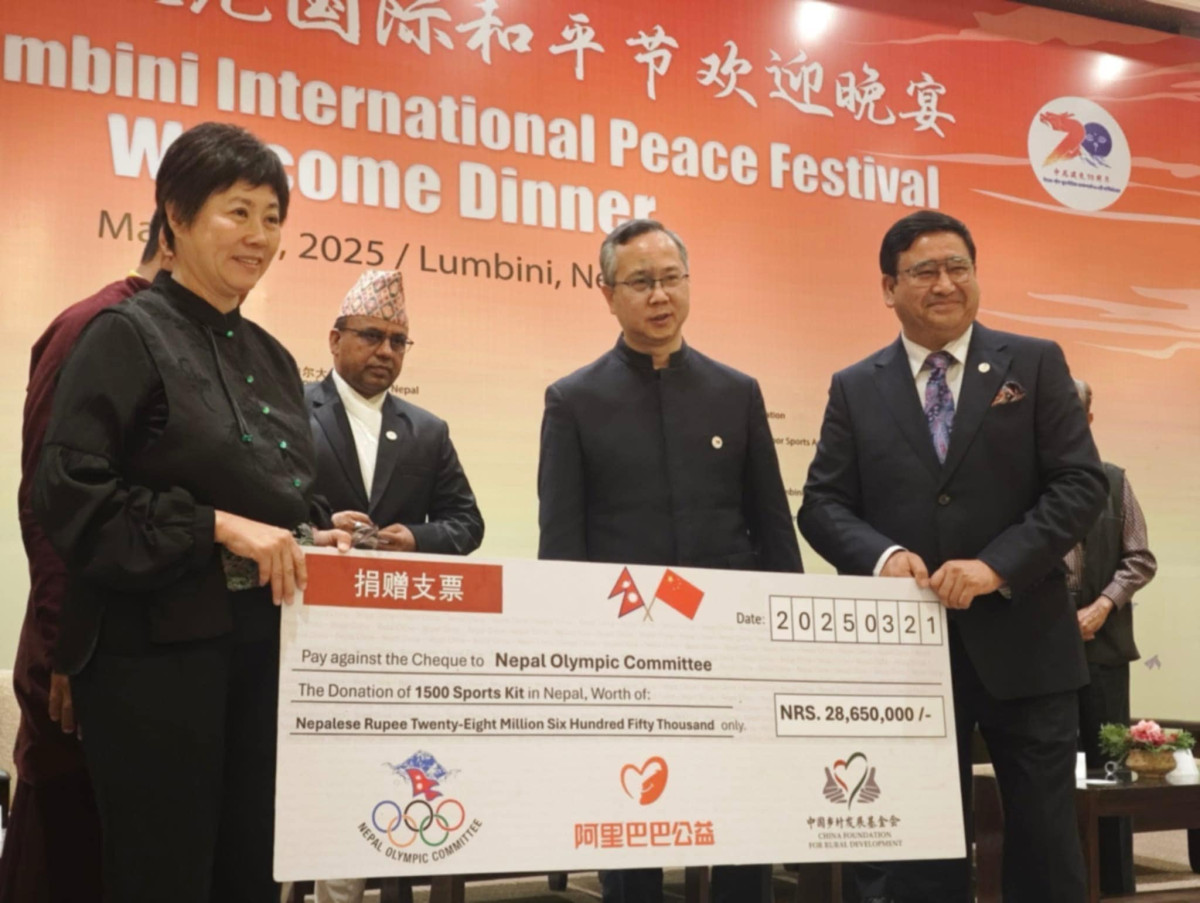 नेपाल ओलम्पिक कमिटीले बुद्ध जन्मस्थल लुम्बिनीका १० सामुदायिक बिद्यालयलयहरुमा खेलकुदका सामग्रीहरु बितरण गर्ने