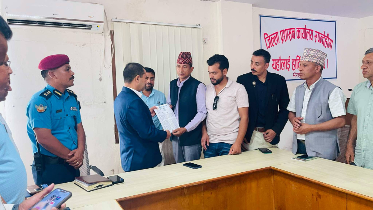 पत्रकार आक्रमण गर्ने तस्करलाई प्रहरीले भगाए पछि रुपन्देहीका पत्रकाहरुले दोशीलाई कार्वाहीको माग गर्दै सिडियोलाई गुहारे