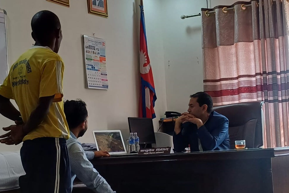 रुपन्देहीमा अवैध उत्खननविरुद्ध रास्वपाको आन्दोलन: कारबाहीको माग गर्दै ज्ञयापनपत्र बुझाइयो