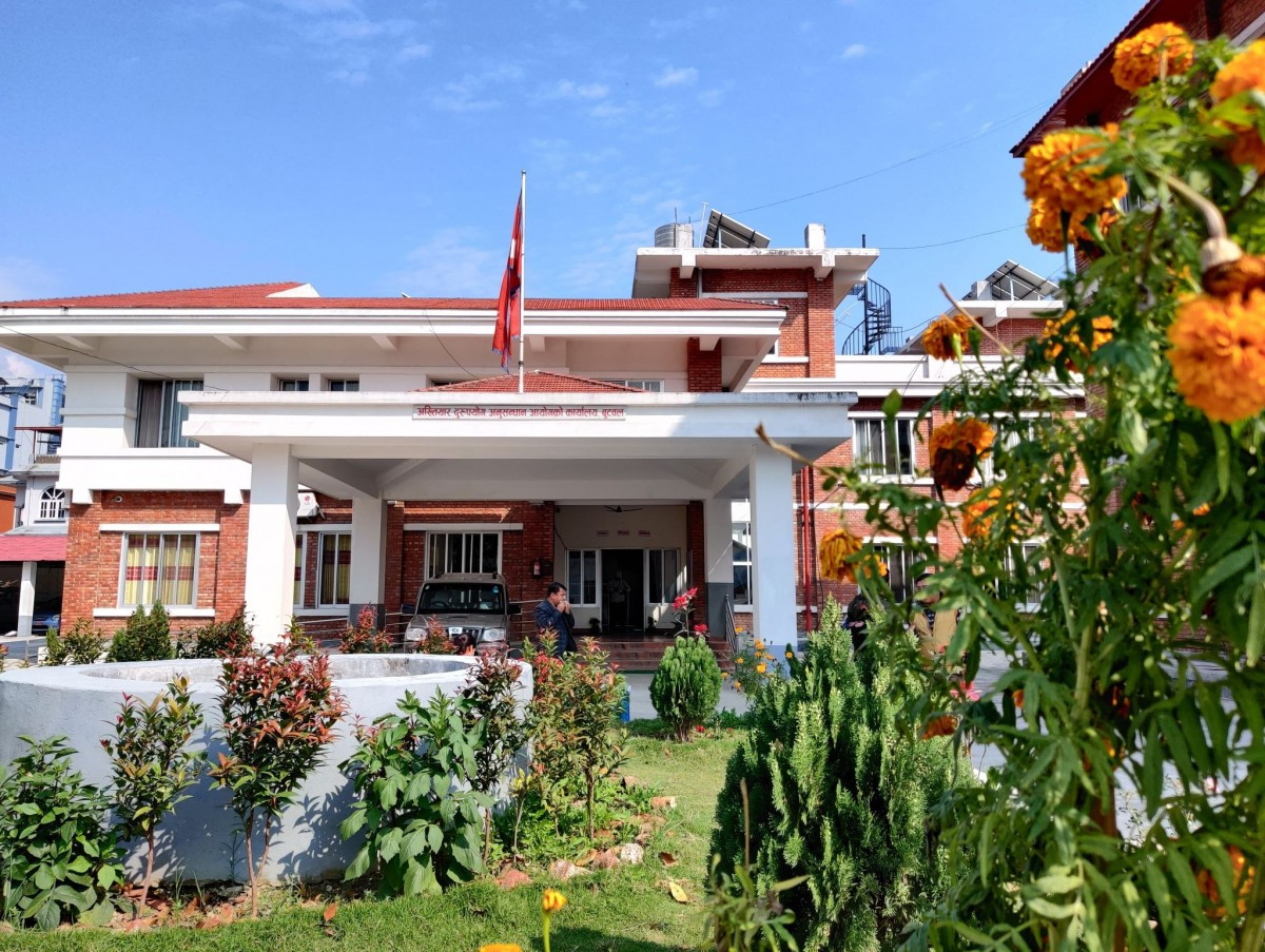 रुपन्देहीमा तीन लाख घुससहित वडाध्यक्ष र व्यापारी पक्राउ