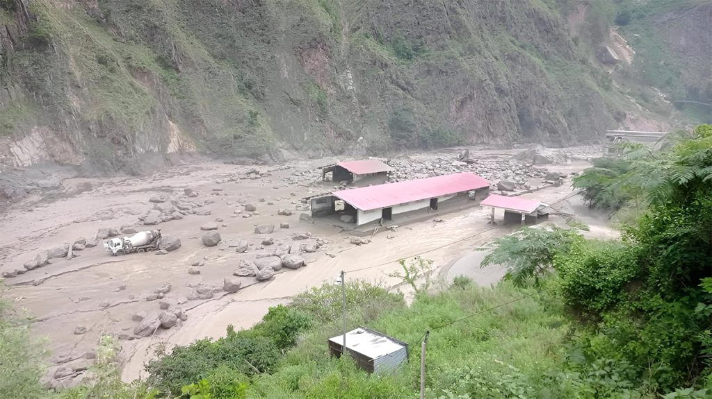 रसुवामा चीनतर्फबाट आएको बाढीले ठूलो क्षति, ५५ जना उद्धार, १८ जना बेपत्ता