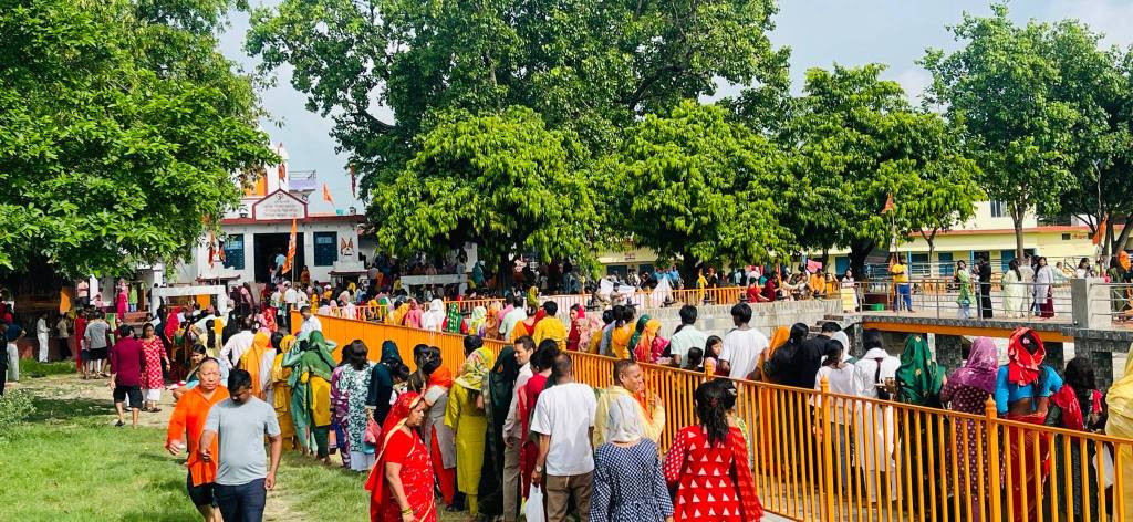 आज साउनको पहिलो सोमबार, देशभरका शिवालयमा भक्तजनहरूको भीड