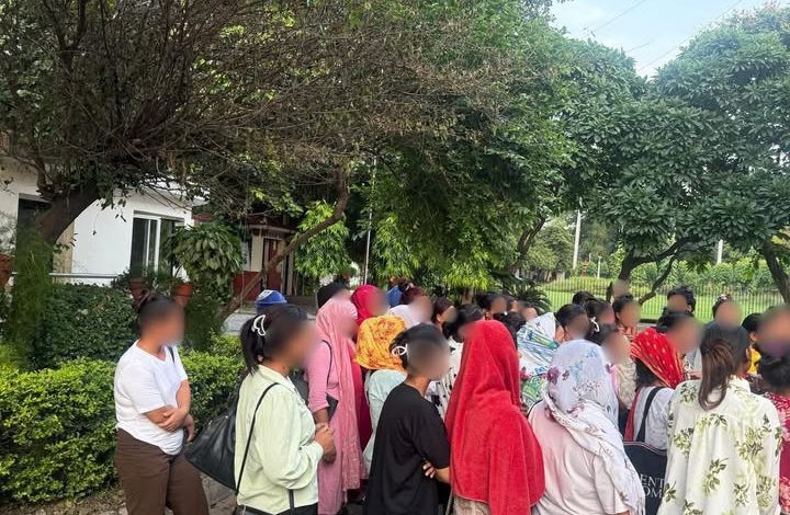 खाडी मुलुक पुर्‍याउन लागिएका ४० नेपाली महिला सुनौली नाकाबाट उद्धार
