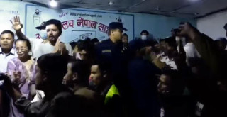 ‘हामी नेपाल’ संस्थाका सुदन गुरुङको पत्रकार सम्मेलनमा तनाव, पत्रकारहरूसँग भनाभन
