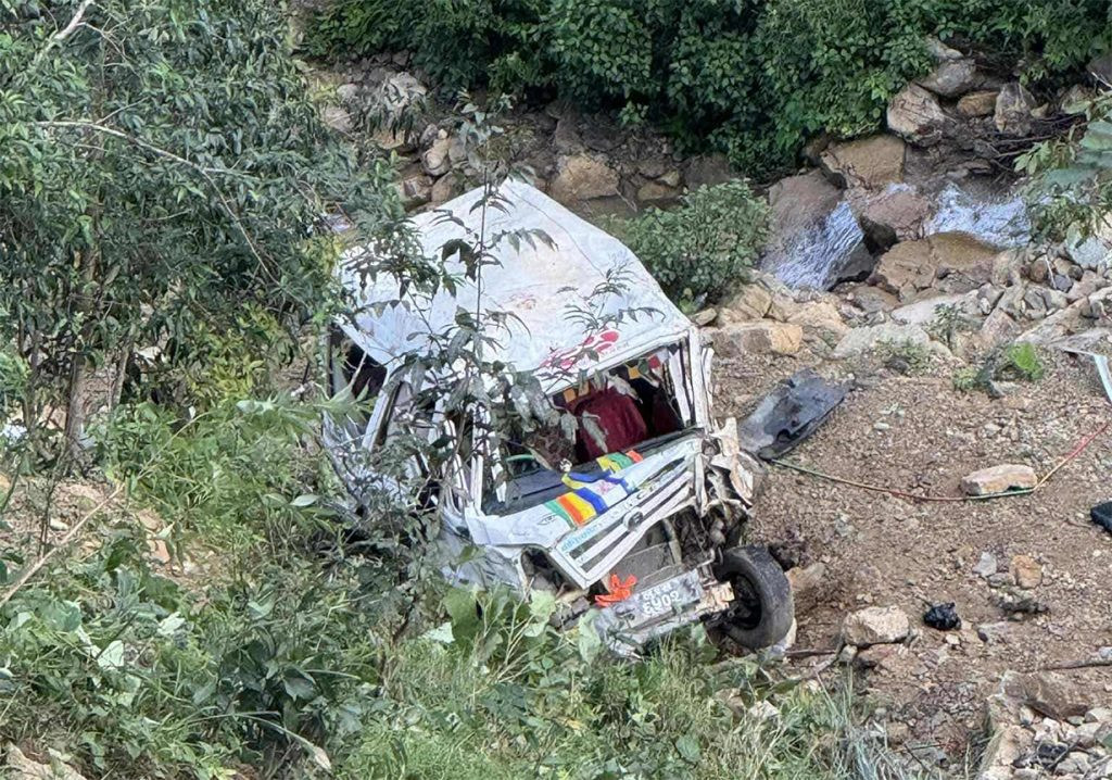 सल्यानको चोरखोलामा सवारी दुर्घटना, तीन जनाको मृत्यु, दुई घाइते
